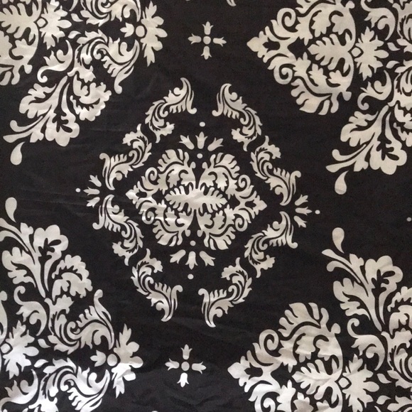 Black and white patterned curtains - Picture 2 of 2